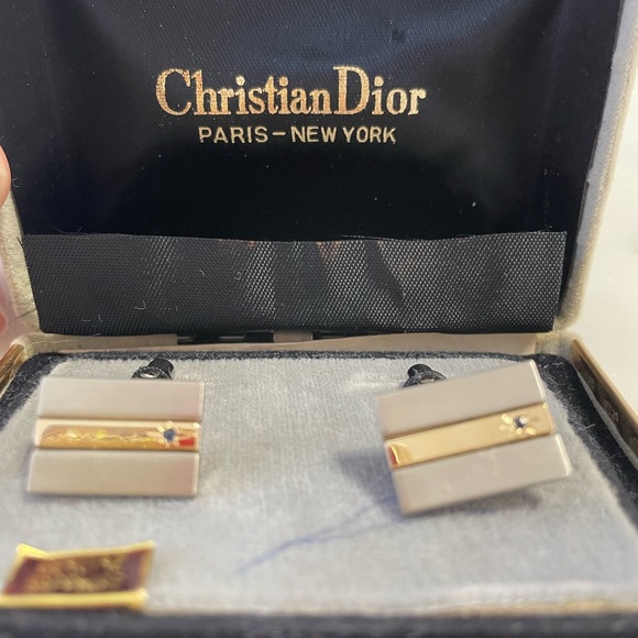 COPY - Used Christian Dior Cuff links- Silver with authentic Sapphire stones on… - Picture 7 of 7